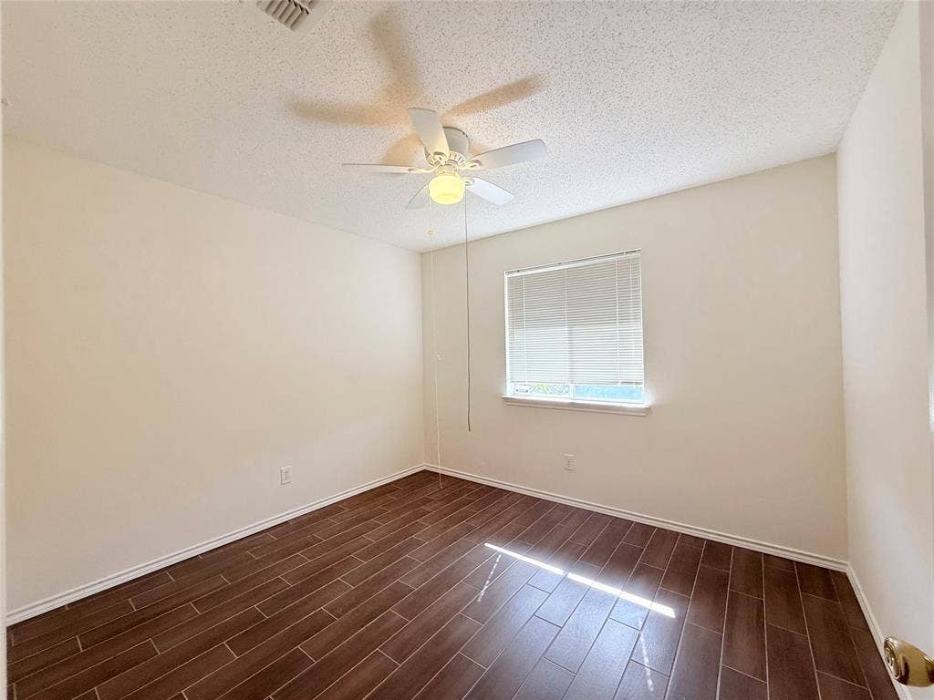 4512 Queenswood Drive, Grand Prairie, TX 75052 4512 Queenswood Drive, Grand Prairie, TX 75052