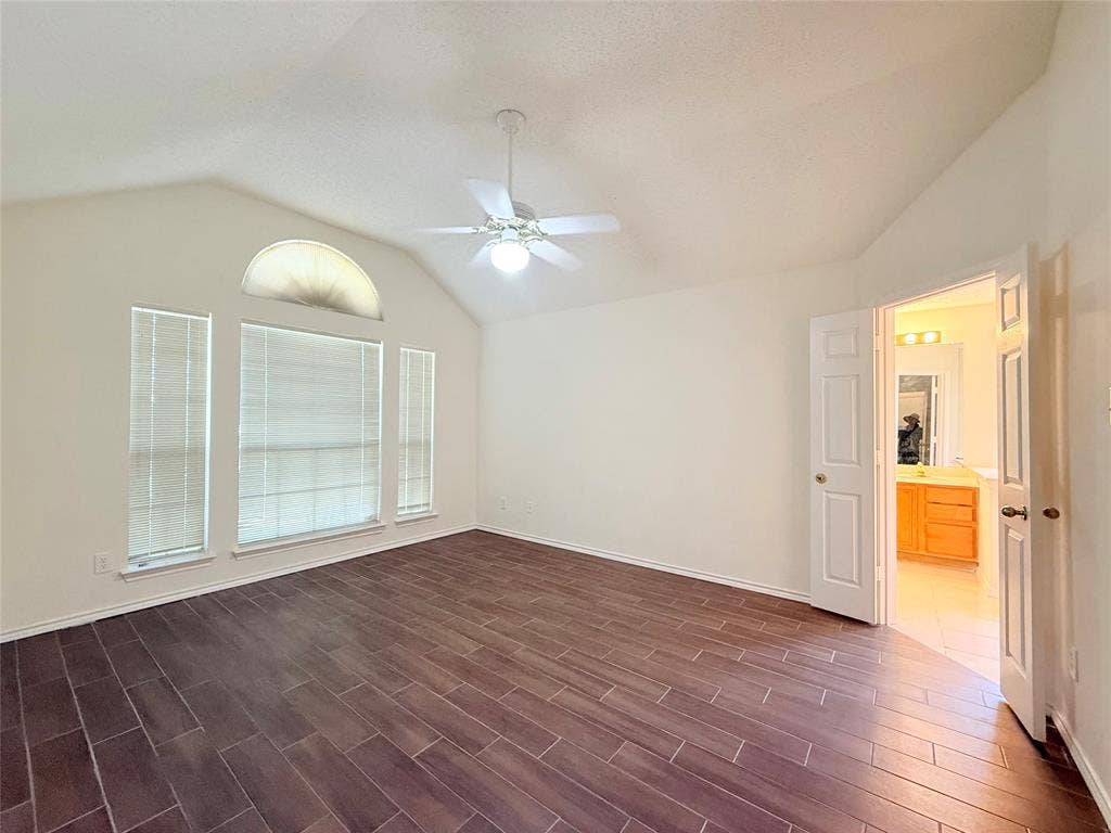 4512 Queenswood Drive, Grand Prairie, TX 75052 4512 Queenswood Drive, Grand Prairie, TX 75052