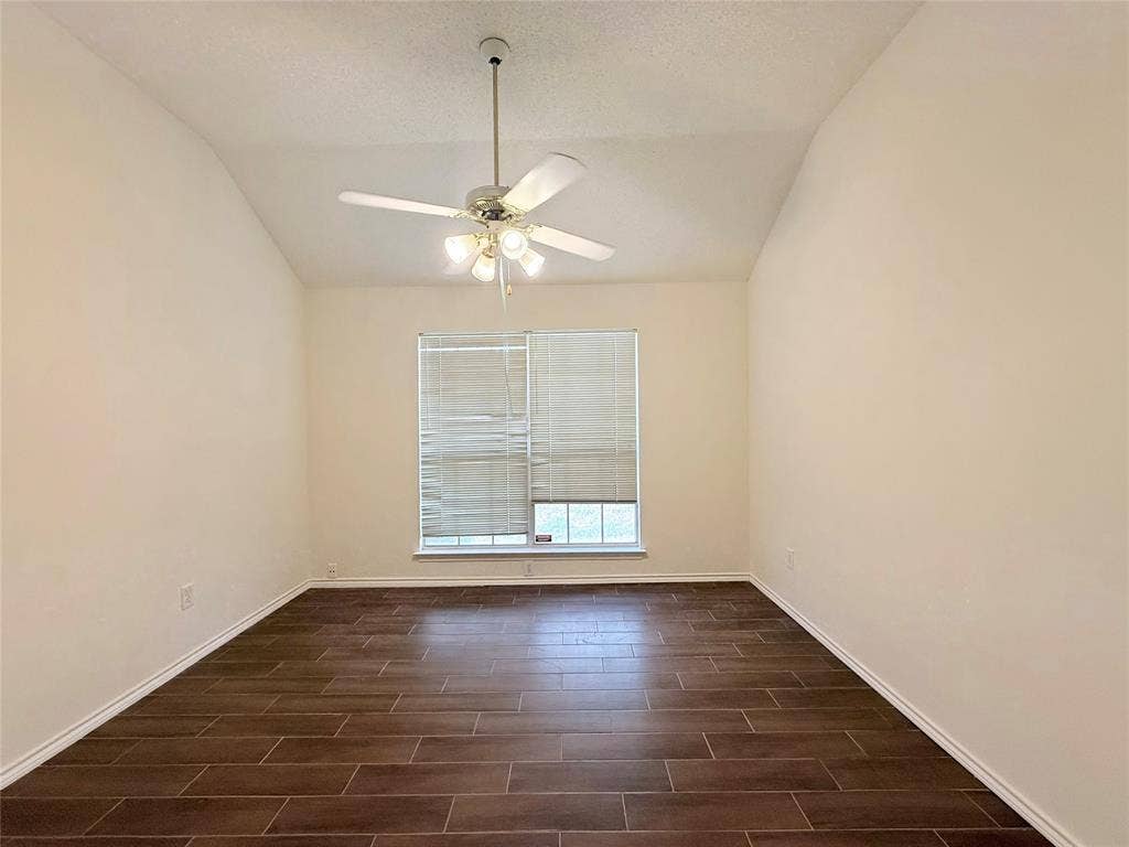 4512 Queenswood Drive, Grand Prairie, TX 75052 4512 Queenswood Drive, Grand Prairie, TX 75052
