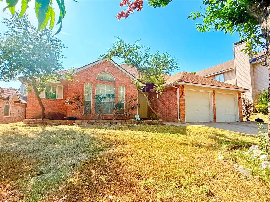 4512 Queenswood Drive, Grand Prairie, TX 75052 4512 Queenswood Drive, Grand Prairie, TX 75052