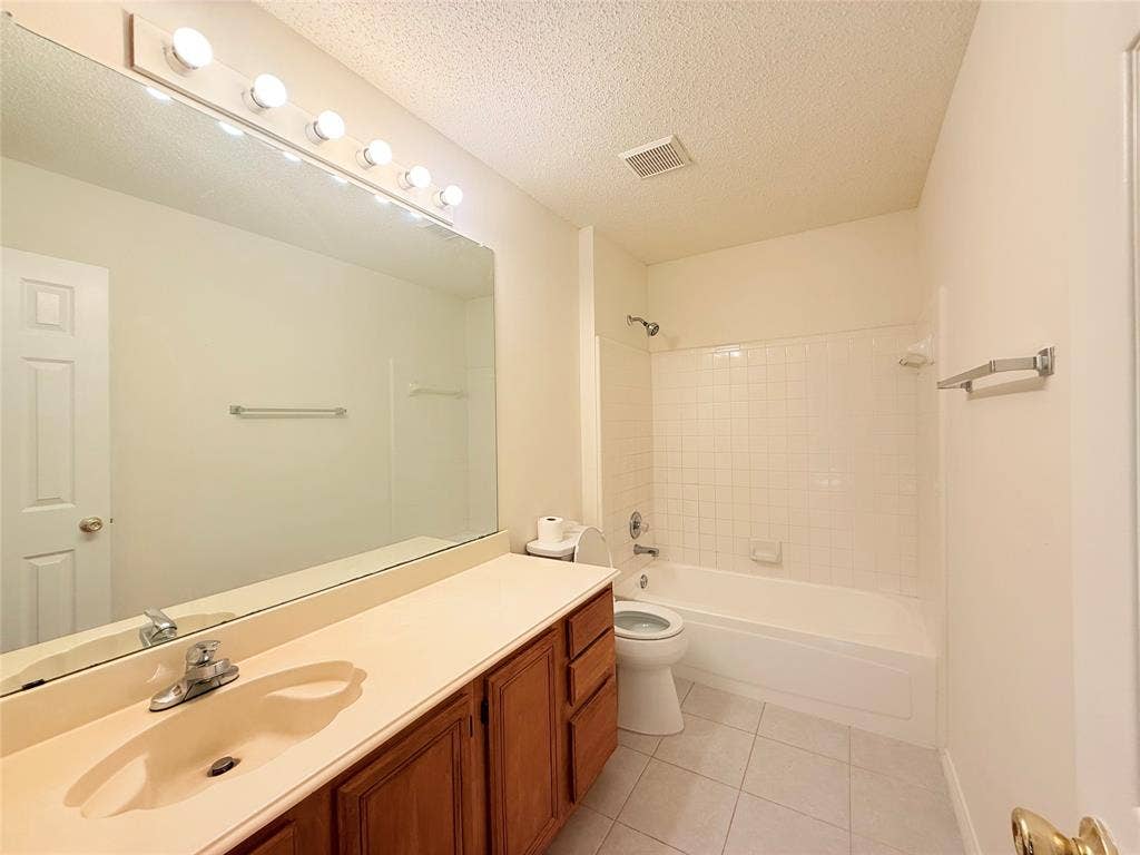 4512 Queenswood Drive, Grand Prairie, TX 75052 4512 Queenswood Drive, Grand Prairie, TX 75052