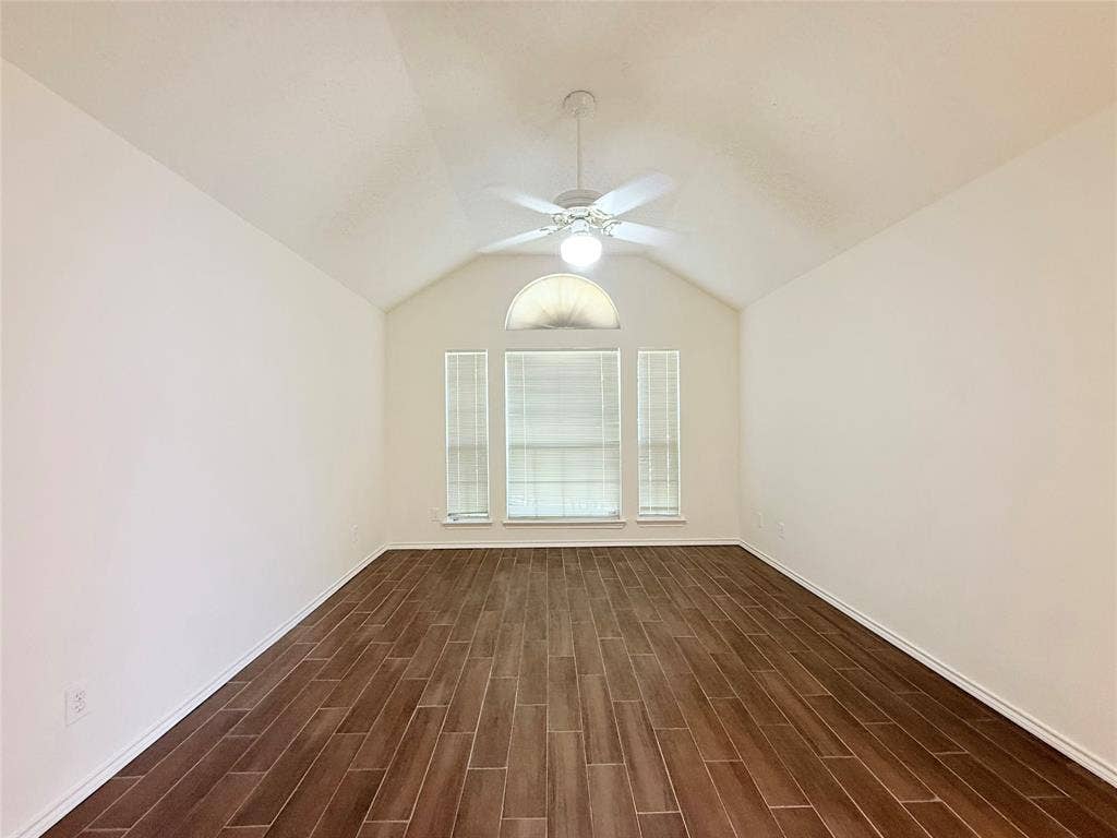4512 Queenswood Drive, Grand Prairie, TX 75052 4512 Queenswood Drive, Grand Prairie, TX 75052