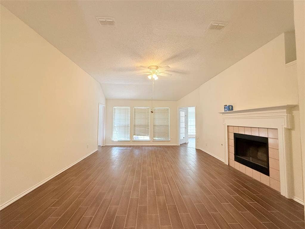 4512 Queenswood Drive, Grand Prairie, TX 75052 4512 Queenswood Drive, Grand Prairie, TX 75052