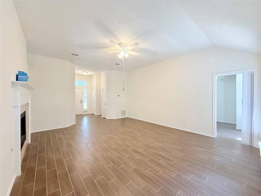 4512 Queenswood Drive, Grand Prairie, TX 75052 4512 Queenswood Drive, Grand Prairie, TX 75052