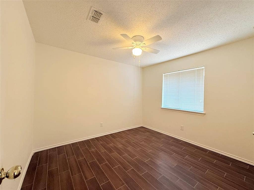 4512 Queenswood Drive, Grand Prairie, TX 75052 4512 Queenswood Drive, Grand Prairie, TX 75052