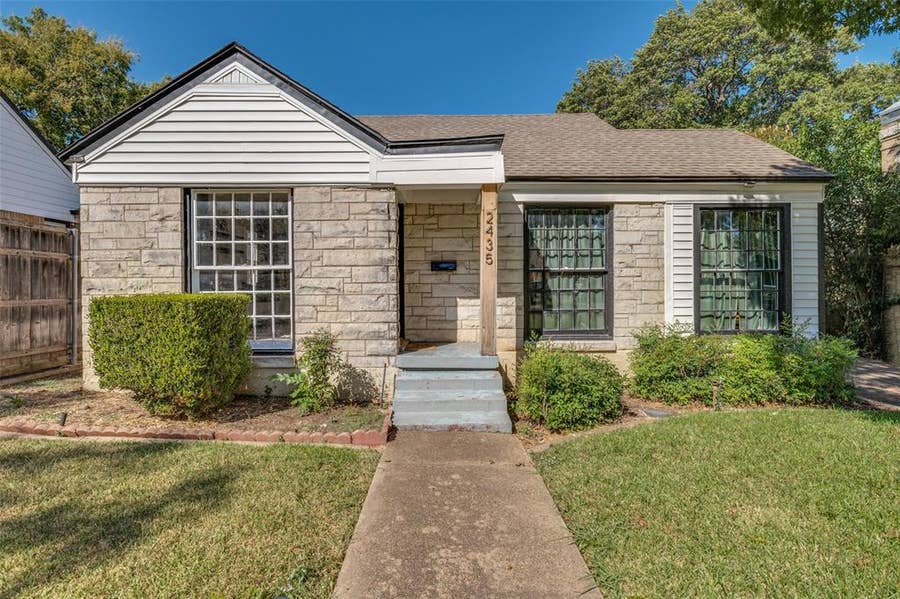 Property photo for 2435 W 10th Street, Dallas, TX