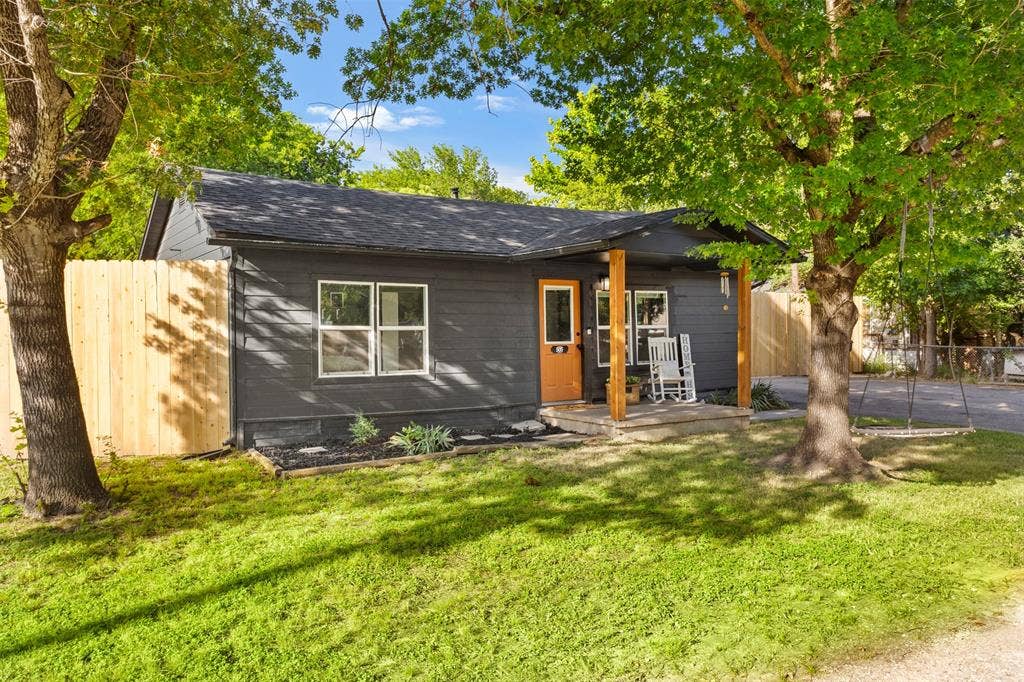 505 E Ross Street, Waxahachie, TX 75165 505 E Ross Street, Waxahachie, TX 75165