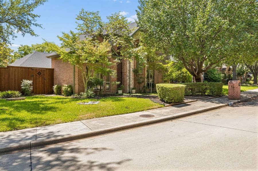 Property photo for 4020 Stonehollow Way, Dallas, TX