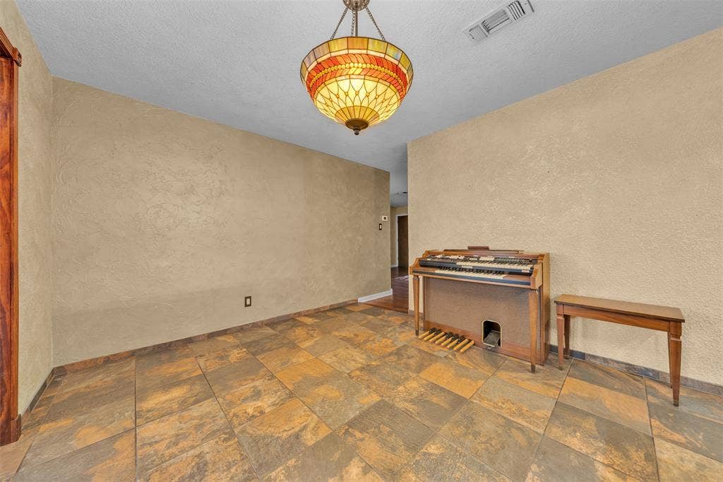 1208 Harrison Lane, Hurst, TX 76053 1208 Harrison Lane, Hurst, TX 76053