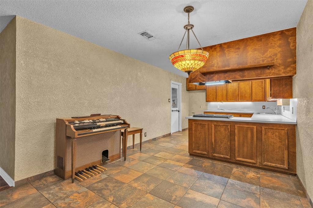 1208 Harrison Lane, Hurst, TX 76053 1208 Harrison Lane, Hurst, TX 76053