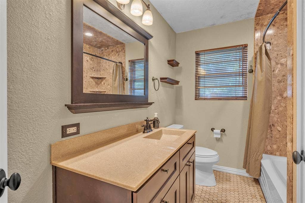 1208 Harrison Lane, Hurst, TX 76053 1208 Harrison Lane, Hurst, TX 76053