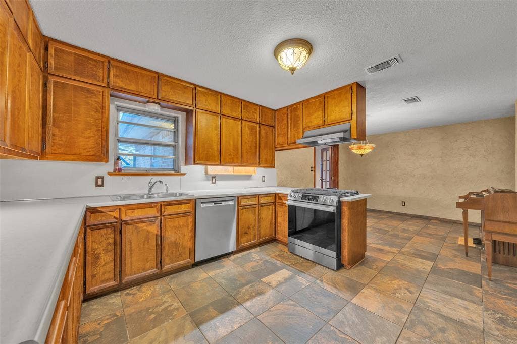 1208 Harrison Lane, Hurst, TX 76053 1208 Harrison Lane, Hurst, TX 76053