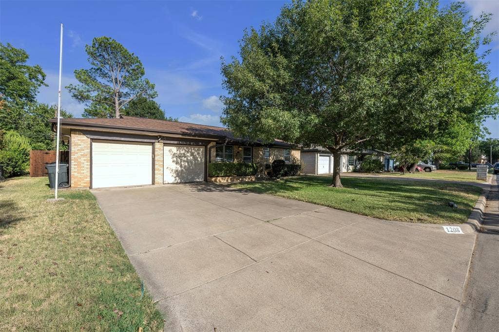 1208 Harrison Lane, Hurst, TX 76053 1208 Harrison Lane, Hurst, TX 76053