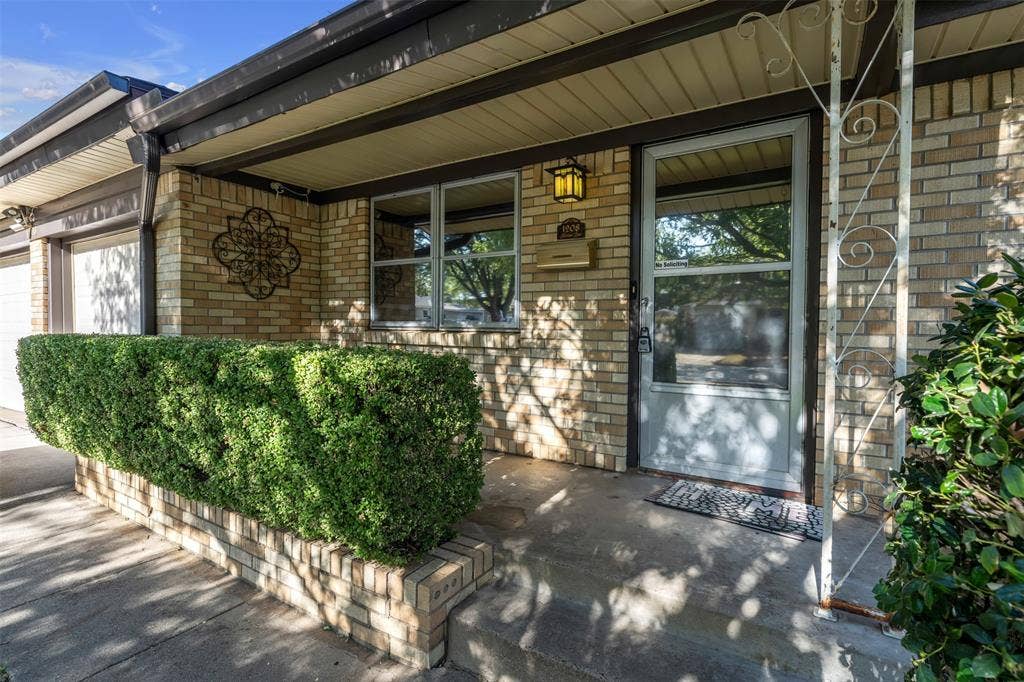 1208 Harrison Lane, Hurst, TX 76053 1208 Harrison Lane, Hurst, TX 76053