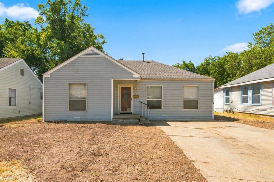 Property photo for 1013 Oak Street, Grand Prairie, TX