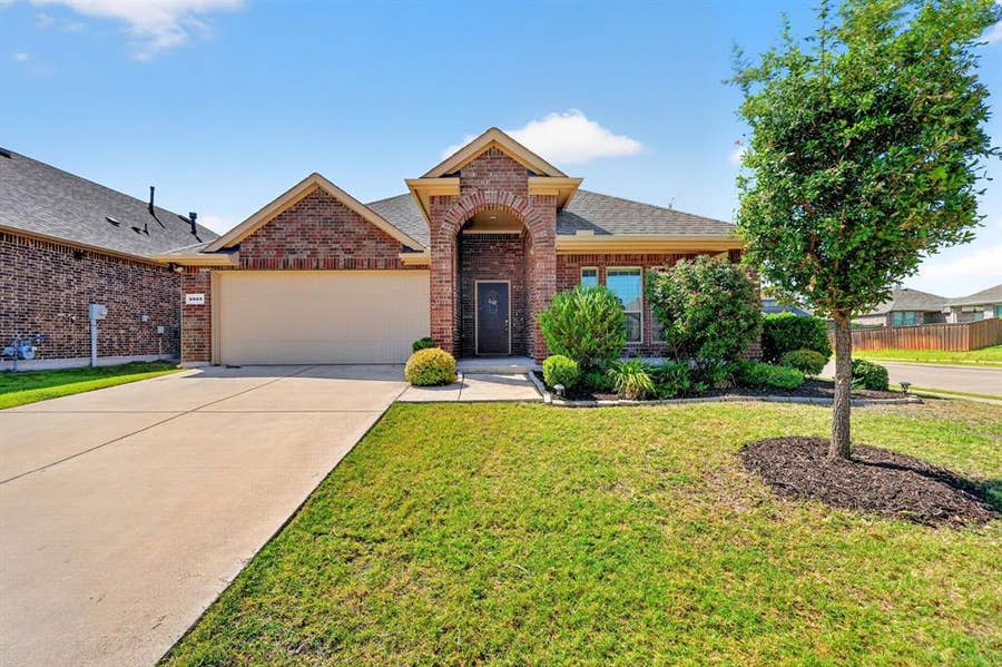 Property photo for 5825 Melville Lane, Forney, TX