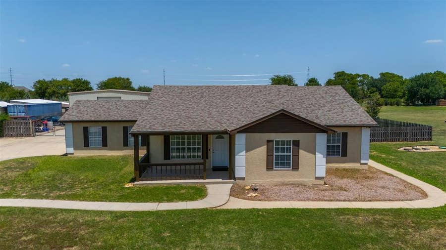 Property photo for 10282 Gentry Drive, Justin, TX