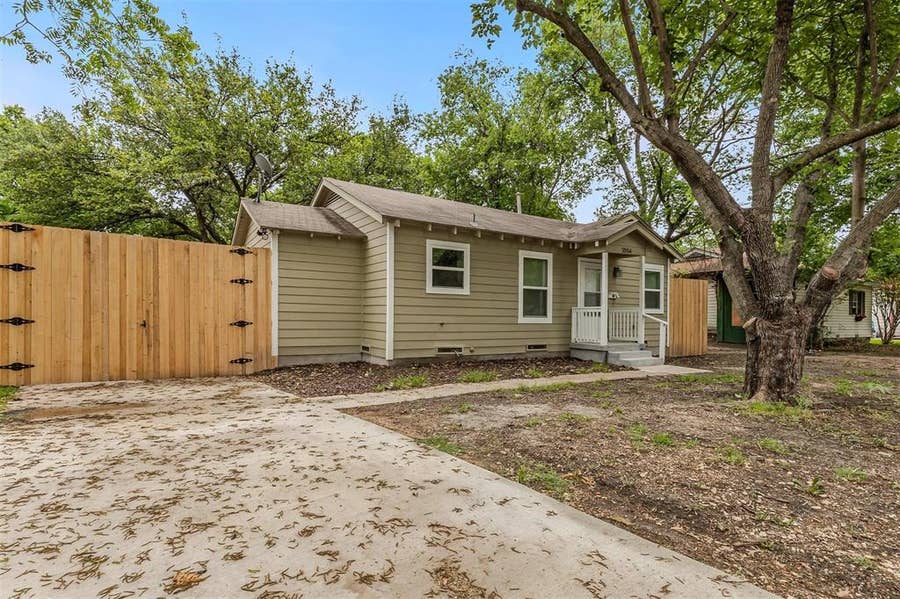 Property photo for 3004 Ballinger Drive, Garland, TX