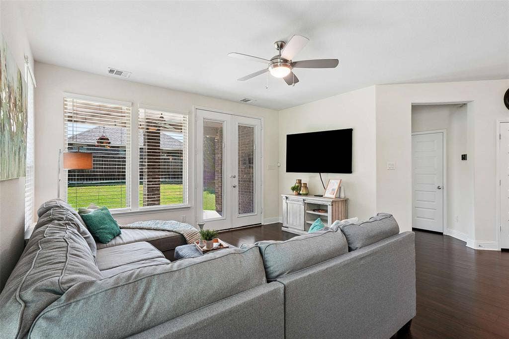 8028 Hickory Branch Drive, Frisco, TX 75034 8028 Hickory Branch Drive, Frisco, TX 75034