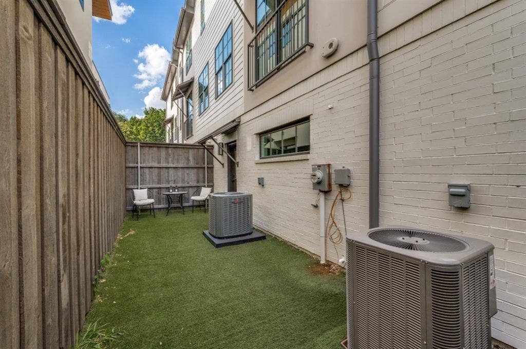 4220 Hawthorne Avenue, #103, Dallas, TX 75219