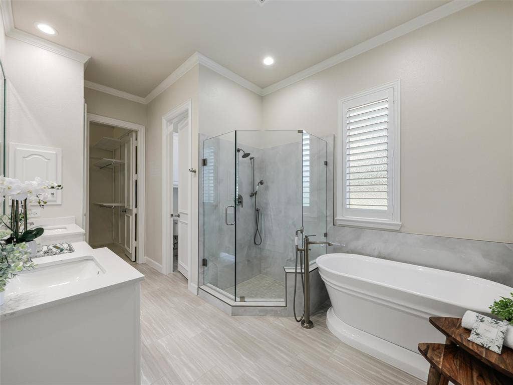 6645 Castle Pines Drive, Plano, TX 75093 6645 Castle Pines Drive, Plano, TX 75093