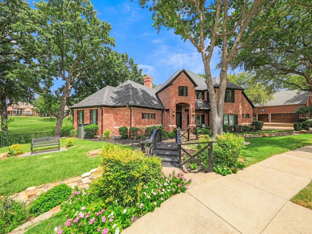 6645 Castle Pines Drive, Plano, TX 75093 6645 Castle Pines Drive, Plano, TX 75093