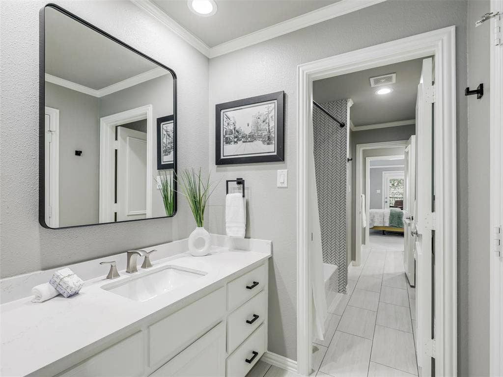 6645 Castle Pines Drive, Plano, TX 75093 6645 Castle Pines Drive, Plano, TX 75093