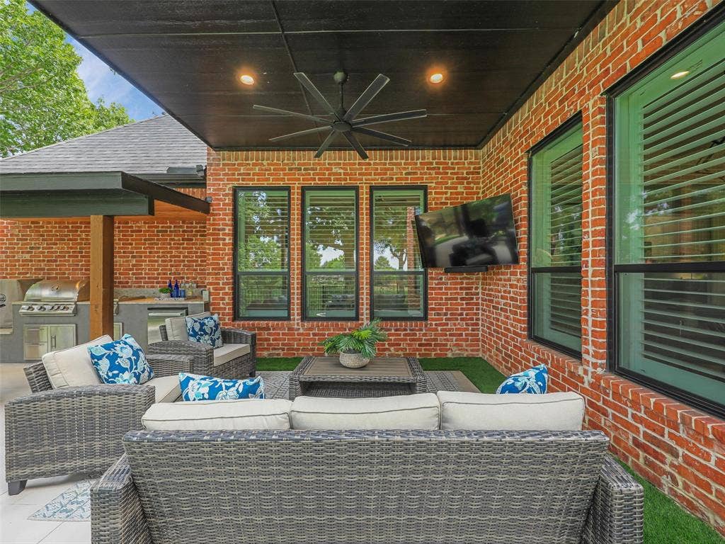 6645 Castle Pines Drive, Plano, TX 75093 6645 Castle Pines Drive, Plano, TX 75093