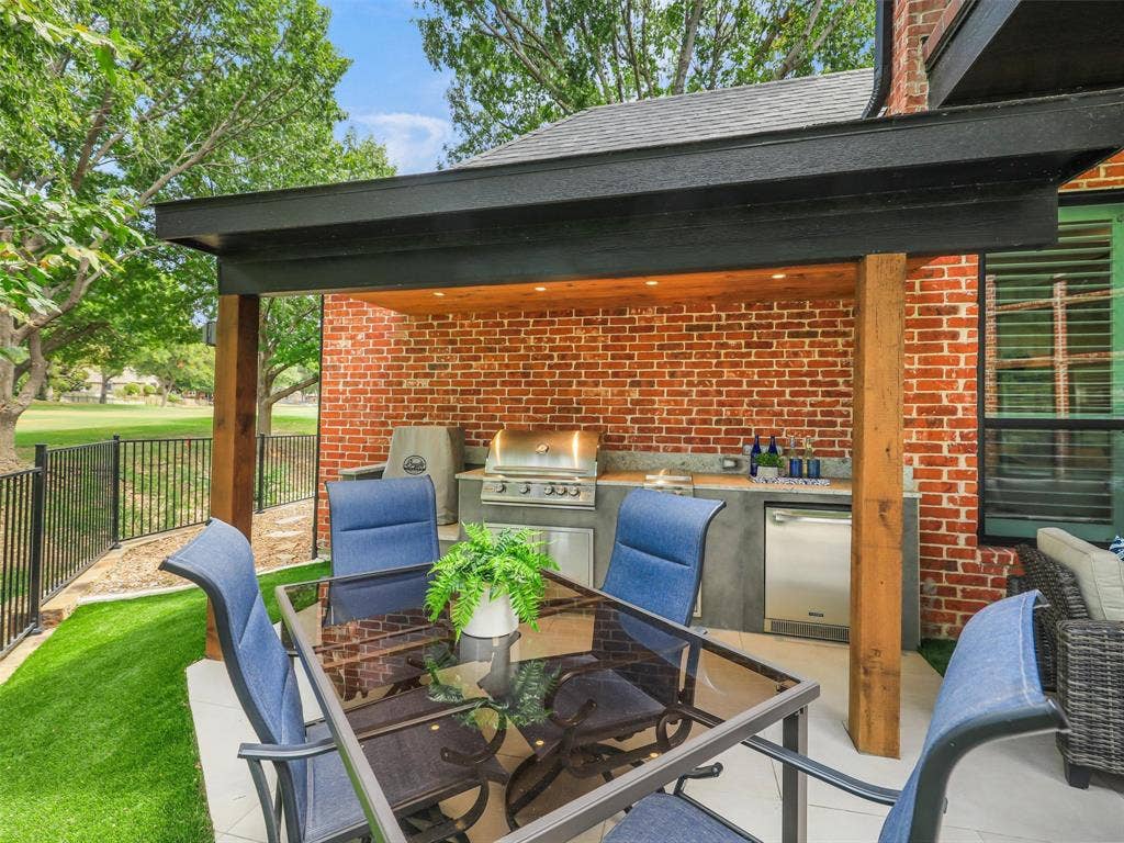 6645 Castle Pines Drive, Plano, TX 75093 6645 Castle Pines Drive, Plano, TX 75093