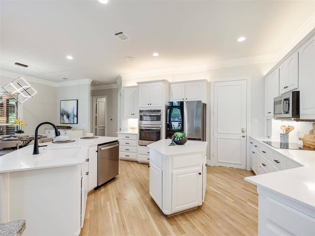 6645 Castle Pines Drive, Plano, TX 75093 6645 Castle Pines Drive, Plano, TX 75093