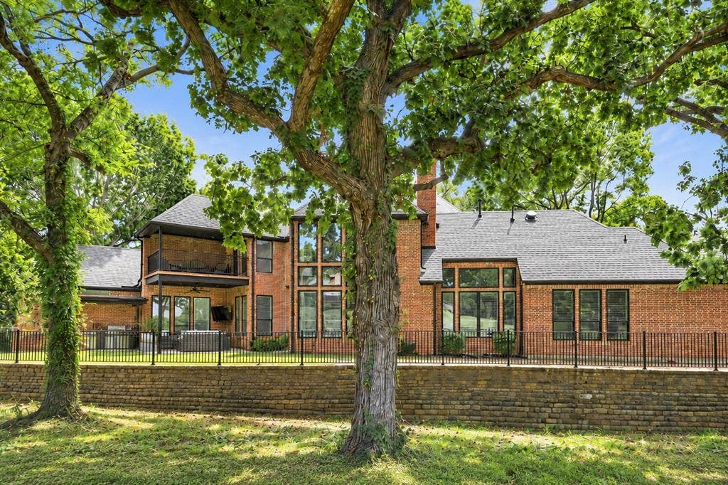 6645 Castle Pines Drive, Plano, TX 75093 6645 Castle Pines Drive, Plano, TX 75093