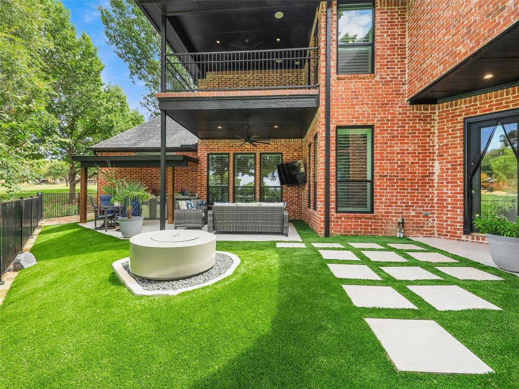 6645 Castle Pines Drive, Plano, TX 75093 6645 Castle Pines Drive, Plano, TX 75093