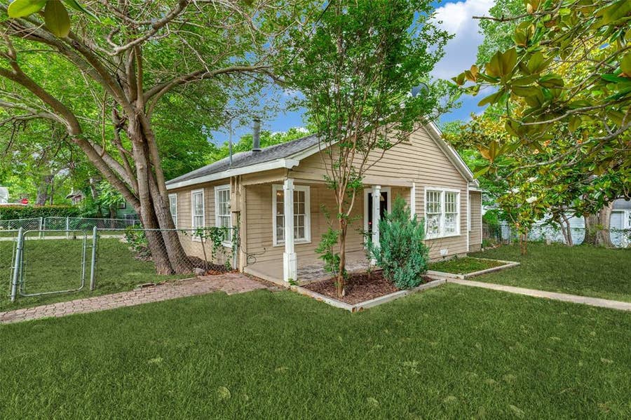 Property photo for 901 W Virginia Street, McKinney, TX