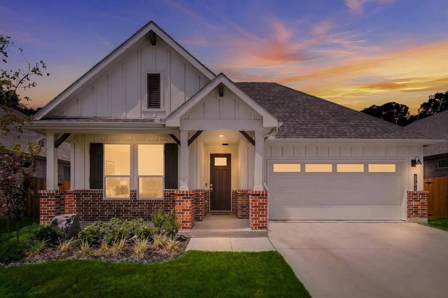 Property photo for 2704 Starling Street, Denton, TX