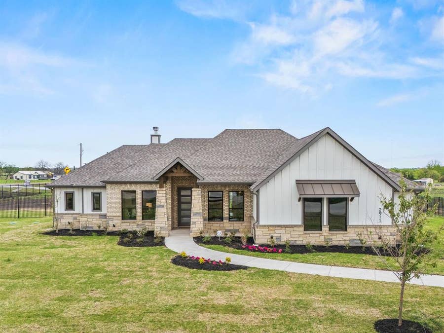 Property photo for 2911 Stella Rose Court, Waxahachie, TX