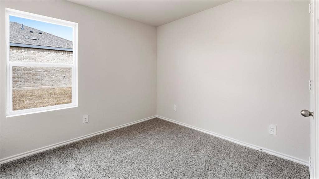 3327 Twilight Trail, Talty, TX 75126 Neutral wall color with plush gray carpeting