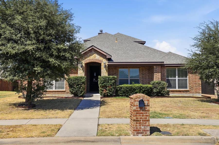 Property photo for 115 Blue Quail Road, Red Oak, TX