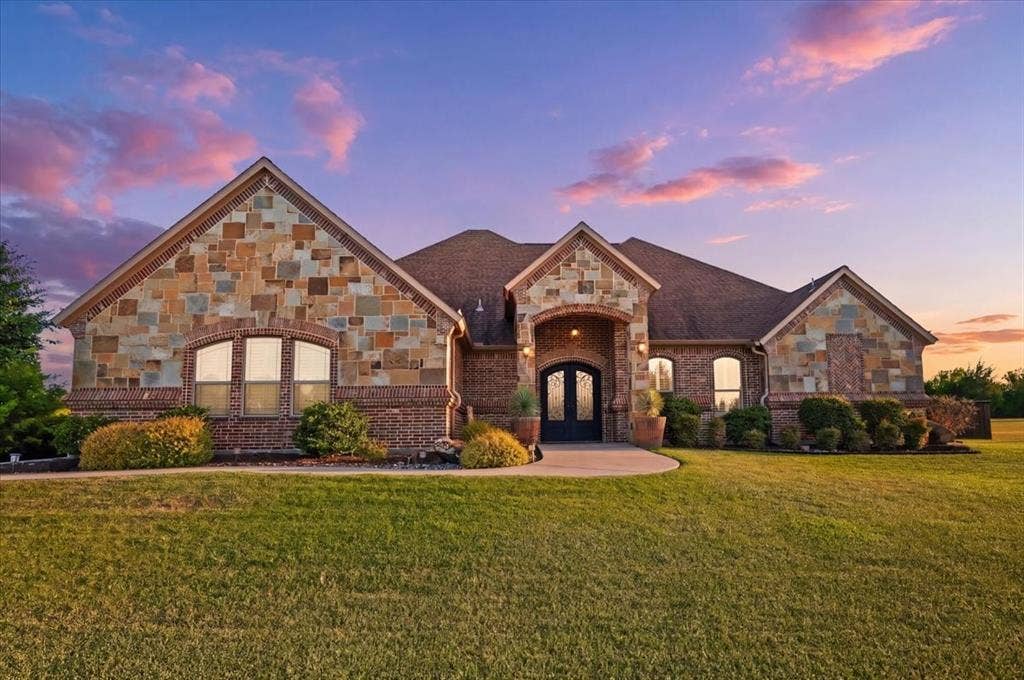 924 Indian Trail, Oak Leaf, TX 75154 924 Indian Trail, Oak Leaf, TX 75154
