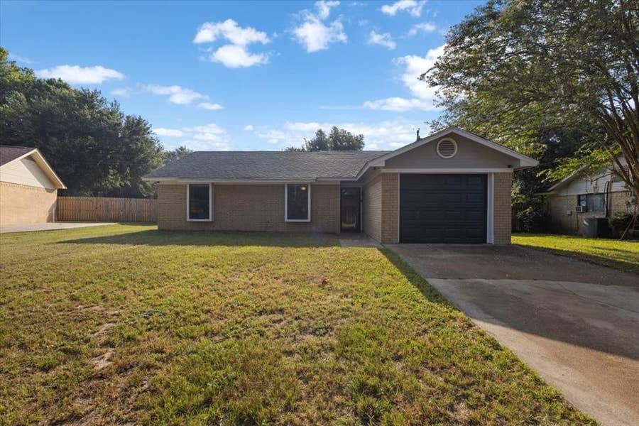 Property photo for 710 Southwood Drive, Athens, TX