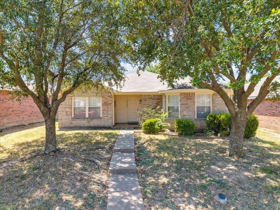 Property photo for 2460 Mallory Lane, Lancaster, TX