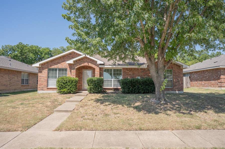 Property photo for 183 Rolling Court, Lancaster, TX