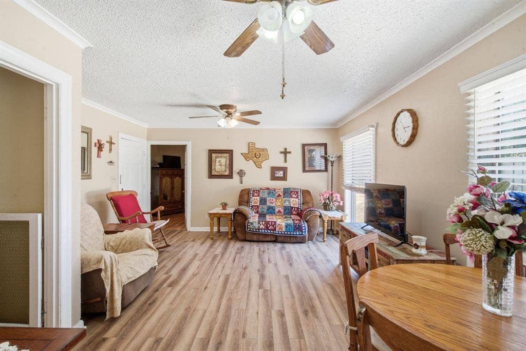 112 Sandra Drive, Azle, TX 76020 112 Sandra Drive, Azle, TX 76020