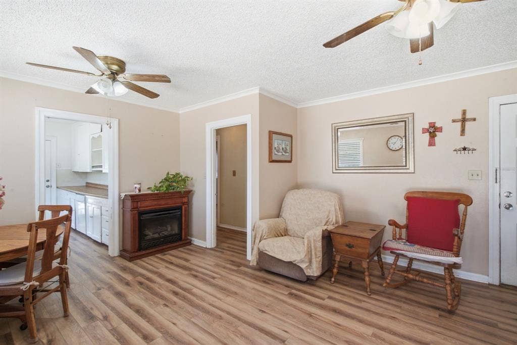 112 Sandra Drive, Azle, TX 76020 112 Sandra Drive, Azle, TX 76020