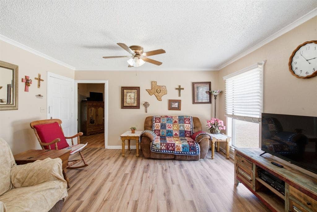 112 Sandra Drive, Azle, TX 76020 112 Sandra Drive, Azle, TX 76020