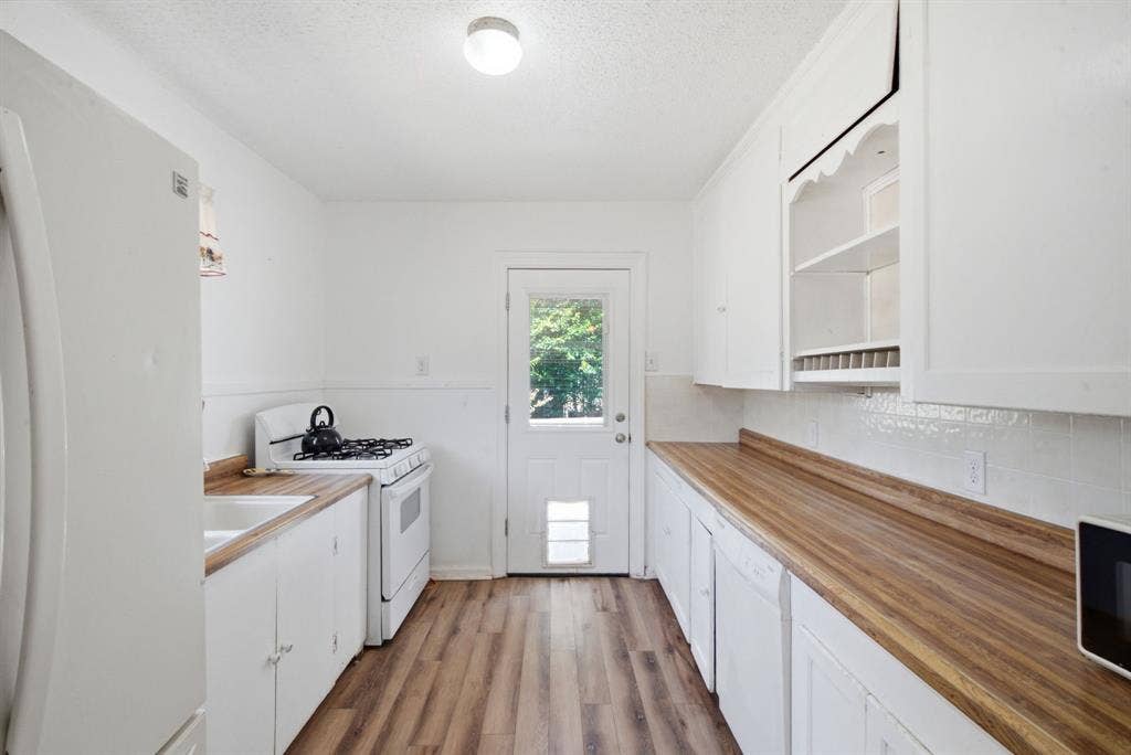 112 Sandra Drive, Azle, TX 76020 112 Sandra Drive, Azle, TX 76020