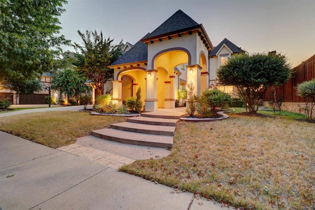 11559 Ashley Lane, Frisco, TX 75035 Stucco exterior with arched entry, tiled roof, and concrete steps