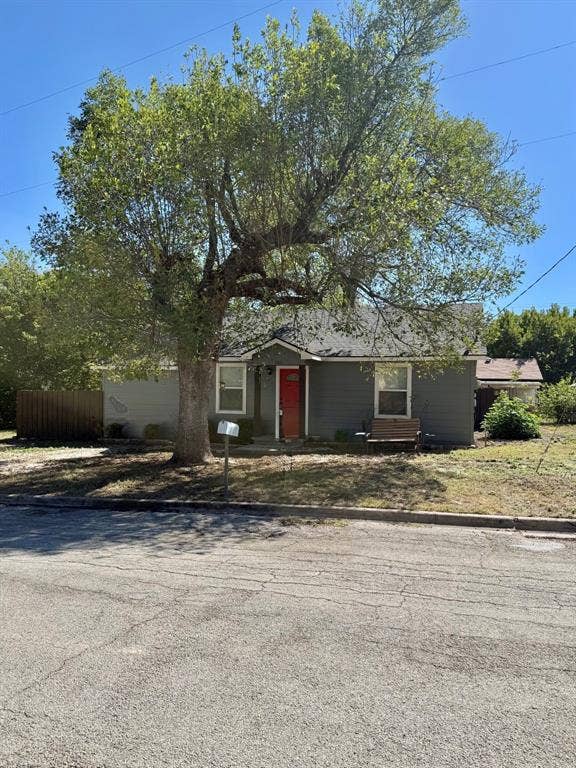Property photo for 505 Cummins Street, Bowie, TX