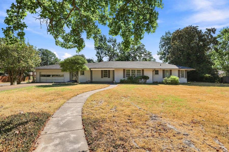 Property photo for 920 Park Avenue, Bonham, TX