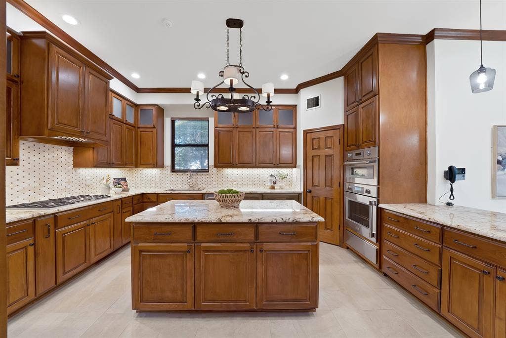 3516 Nancy Court, Plano, TX 75023 3516 Nancy Court, Plano, TX 75023