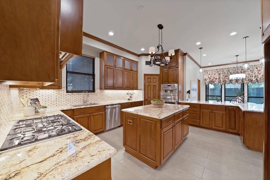 3516 Nancy Court, Plano, TX 75023 3516 Nancy Court, Plano, TX 75023